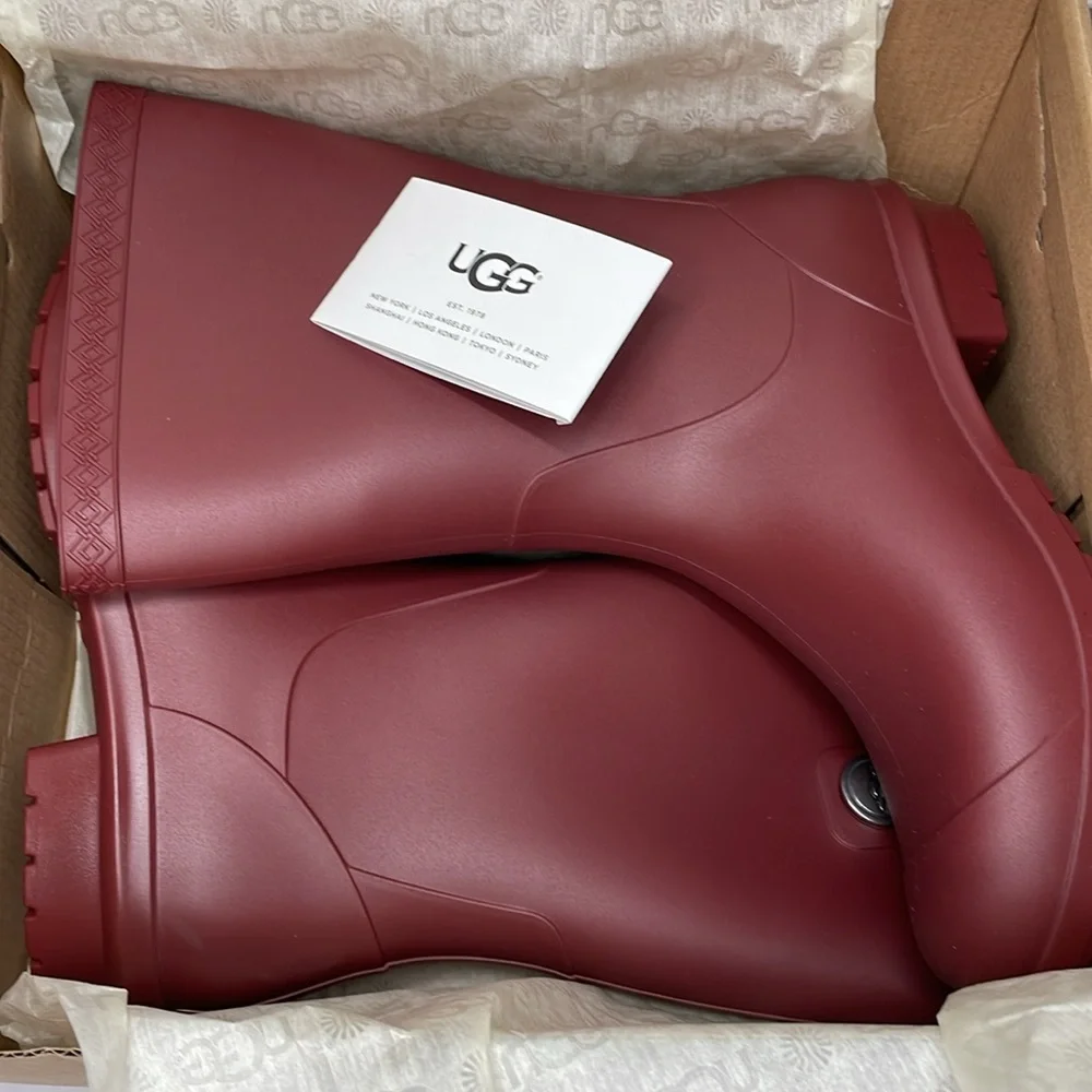 UGG Sienna Matte Garnet Rain Boots - Women's NWT